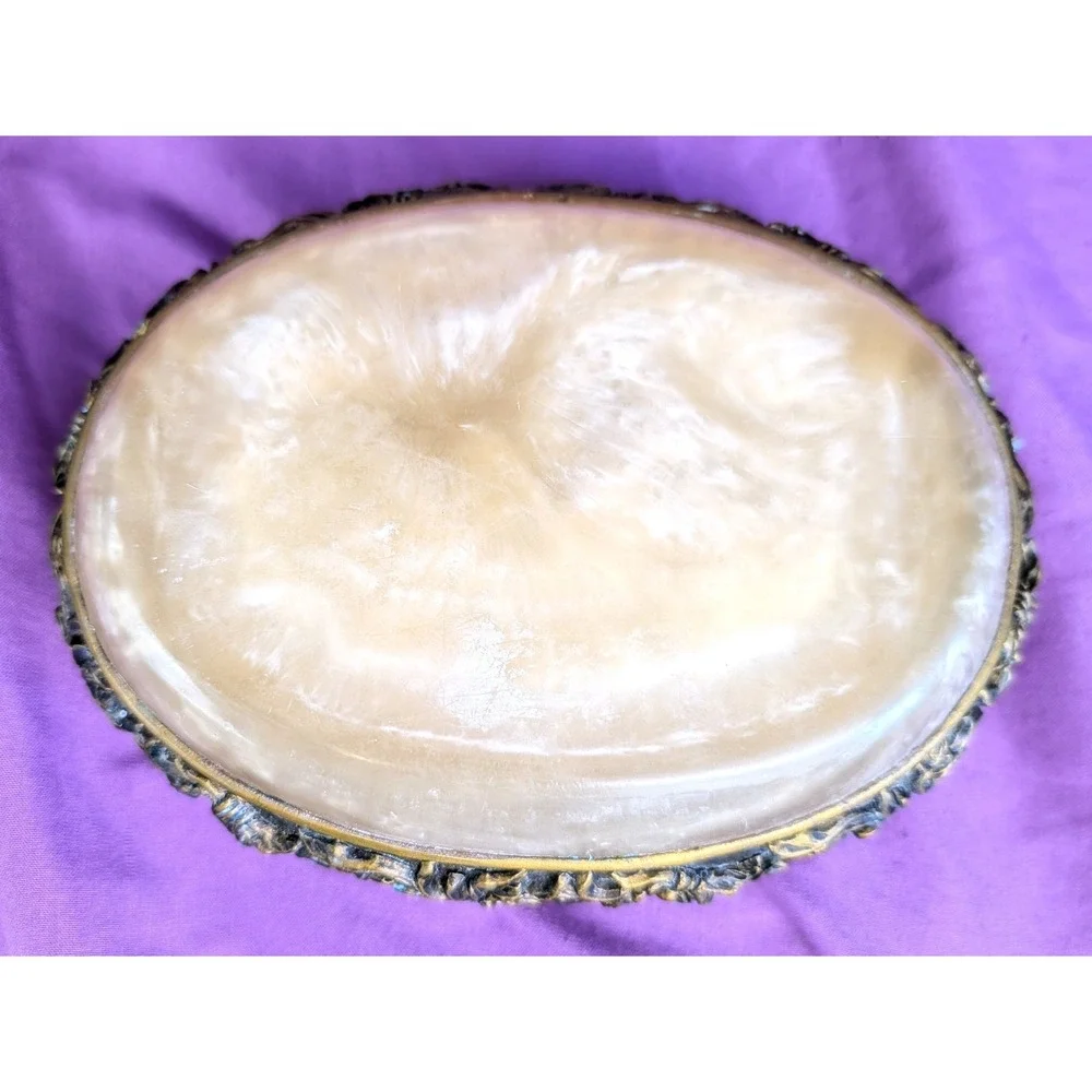 Wamsutta Golden Pearl Adagio Lucite Vanity Soap Trinket Candy Dish Bronze Vines